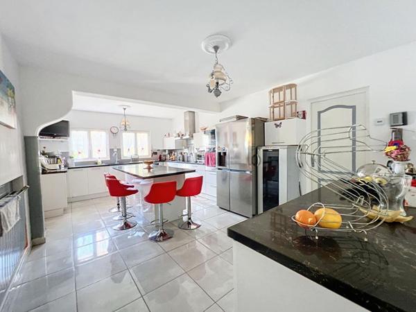 CUERS ! PROPRIÉTÉ DE 210 M2 SUR 4350 M2 DE TERRAIN