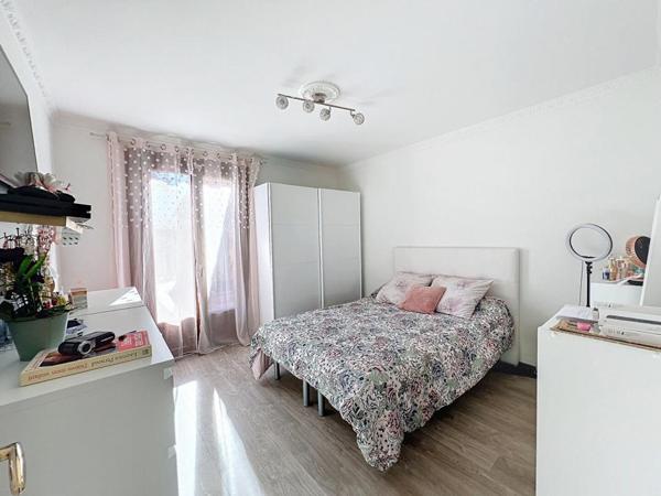 CUERS ! PROPRIÉTÉ DE 210 M2 SUR 4350 M2 DE TERRAIN