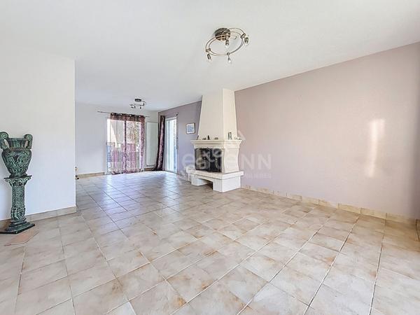 Orvault Cholière : EN VENTE Maison familiale de 1995, 110 m², 3 chambres, salon-séjour avec triple exposition, terrasse Ouest, beau jardin arboré.