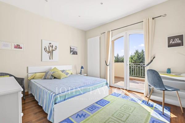 Carry-le-Rouet – Élégante villa familiale avec piscine, suite de plain-pied et jardin paysager