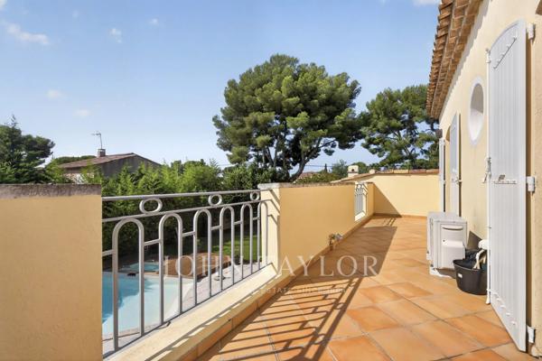 Carry-le-Rouet – Élégante villa familiale avec piscine, suite de plain-pied et jardin paysager