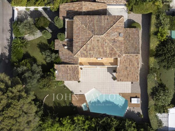 Carry-le-Rouet – Élégante villa familiale avec piscine, suite de plain-pied et jardin paysager