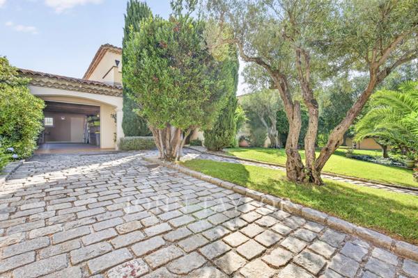 Carry-le-Rouet – Élégante villa familiale avec piscine, suite de plain-pied et jardin paysager