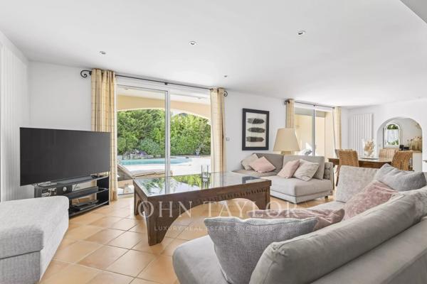 Carry-le-Rouet – Élégante villa familiale avec piscine, suite de plain-pied et jardin paysager