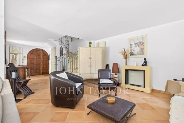 Carry-le-Rouet – Élégante villa familiale avec piscine, suite de plain-pied et jardin paysager