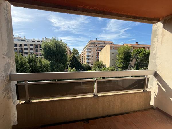 Appartement à louer 690 € CC Marseille 1 pièce 27 m² DPE D