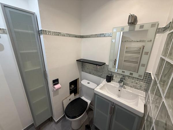 Appartement à louer 690 € CC Marseille 1 pièce 27 m² DPE D