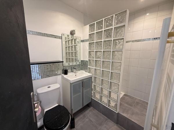 Appartement à louer 690 € CC Marseille 1 pièce 27 m² DPE D