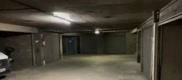 Nîmes (30900) Garage fermé de 18m2 dans residence securisee