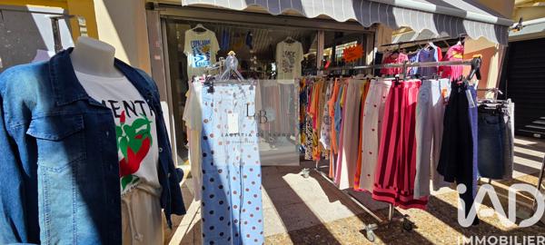Habillement, Textile​ à vendre 44 m² Le Grau-du-Roi