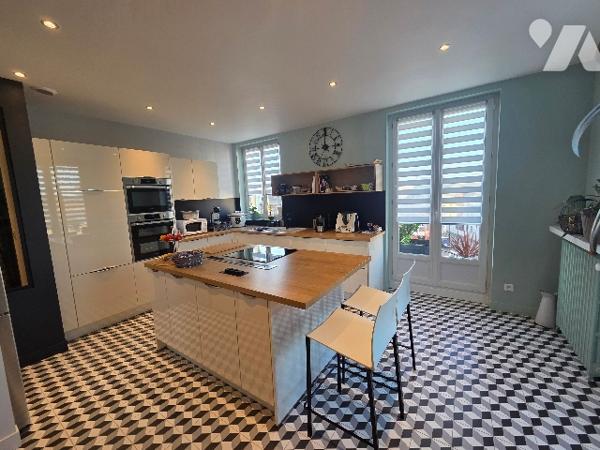 YVETOT HYPER CENTRE, appartement de 104.18 m², 3 chambres, place de stationnement
