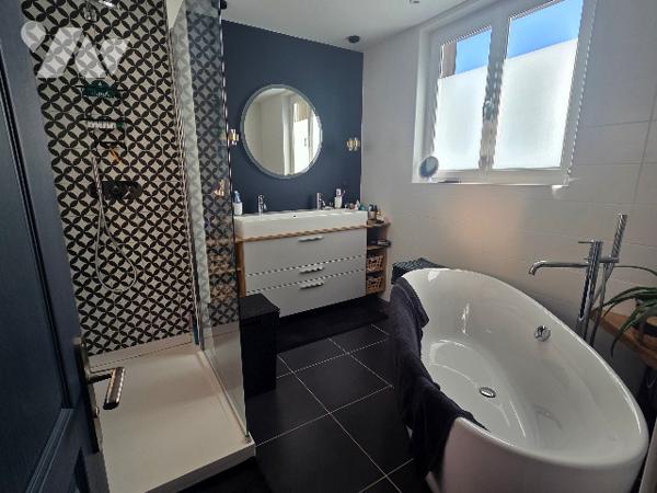 YVETOT HYPER CENTRE, appartement de 104.18 m², 3 chambres, place de stationnement