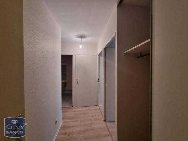 Appartement à louer 3 pièces 82.31m² Angers (49000)