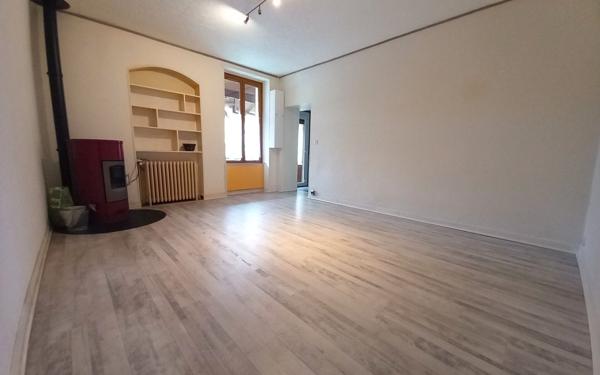 Maison à vendre    3 pièces •  Montceau-les-Mines