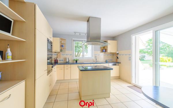 Maison à vendre    6 pièces •  L'Houmeau
