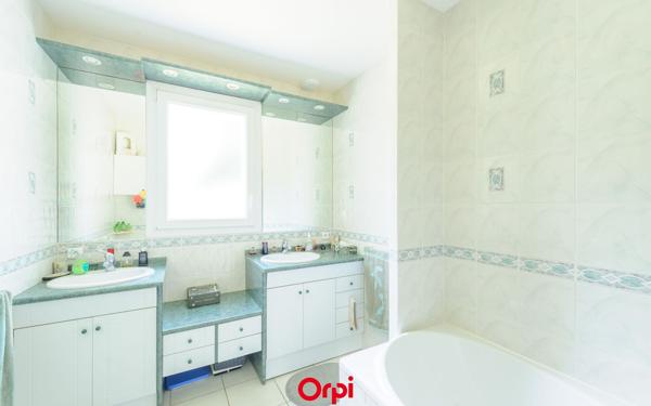 Maison à vendre    6 pièces •  L'Houmeau