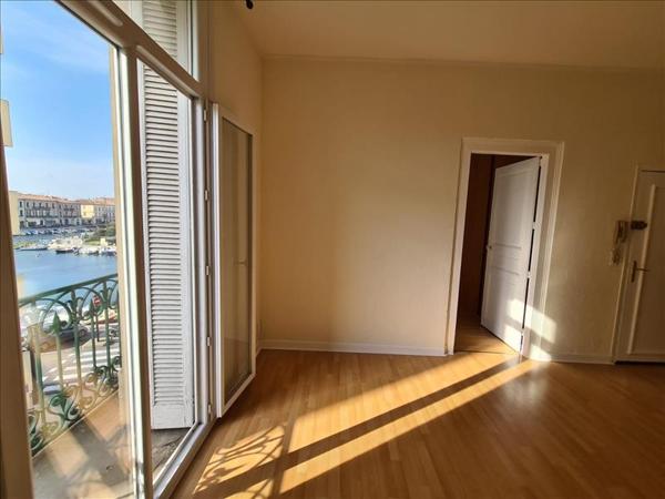 Appartement à louer 738 € CC SETE 3 p 54 m² DPE C