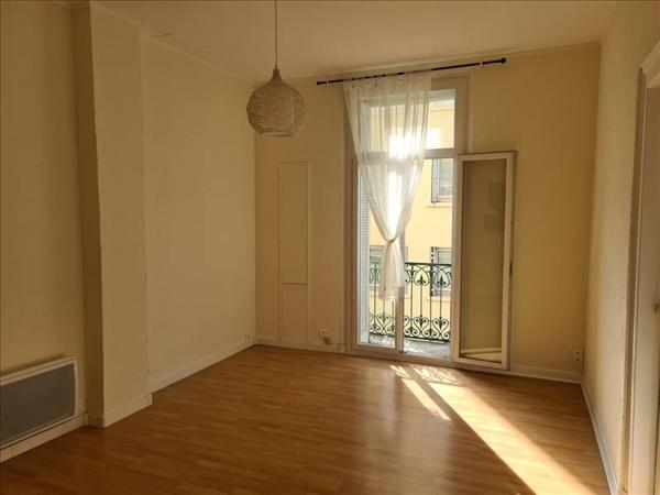 Appartement à louer 738 € CC SETE 3 p 54 m² DPE C