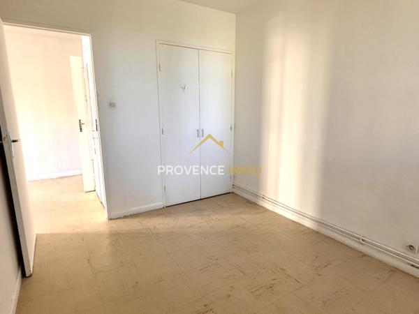 Salon-de-Provence (13300) Salon de Provence, résidence Le Guynemer, bel appartement T3,balcon, cave et parkings extérieurs.