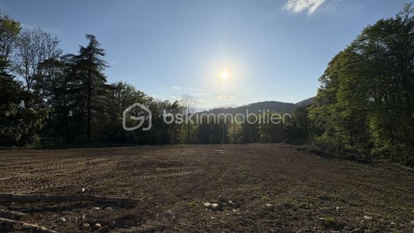 Terrain de 1 209 m²