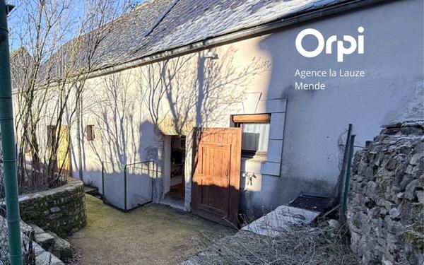 Maison à vendre    2 pièces •  Saint-Étienne-du-Valdonnez