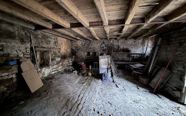 Maison à vendre    2 pièces •  Saint-Étienne-du-Valdonnez