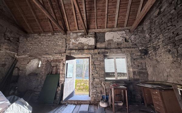 Maison à vendre    2 pièces •  Saint-Étienne-du-Valdonnez