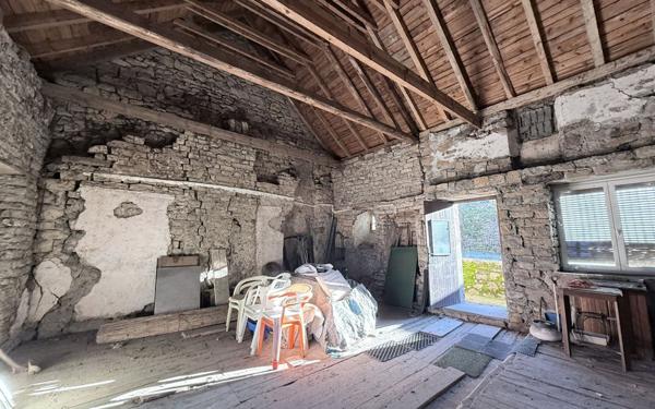 Maison à vendre    2 pièces •  Saint-Étienne-du-Valdonnez