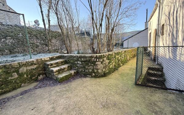 Maison à vendre    2 pièces •  Saint-Étienne-du-Valdonnez