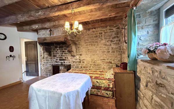 Maison à vendre    2 pièces •  Saint-Étienne-du-Valdonnez