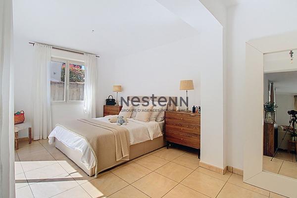 Maison 5 chambres 156 m² sur environ 940 m² de parcelle avec double garage et piscine