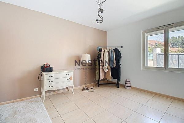 Maison 5 chambres 156 m² sur environ 940 m² de parcelle avec double garage et piscine