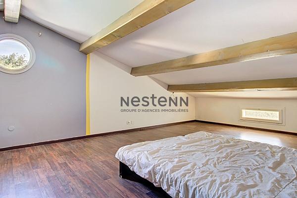 Maison 5 chambres 156 m² sur environ 940 m² de parcelle avec double garage et piscine