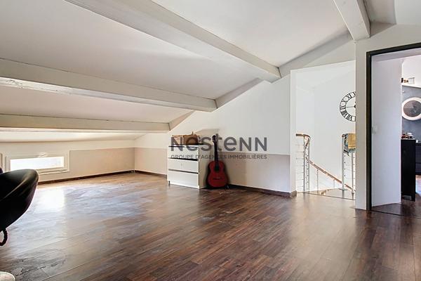 Maison 5 chambres 156 m² sur environ 940 m² de parcelle avec double garage et piscine