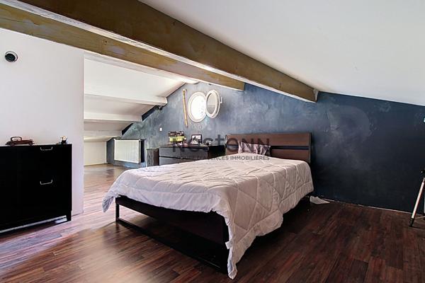 Maison 5 chambres 156 m² sur environ 940 m² de parcelle avec double garage et piscine