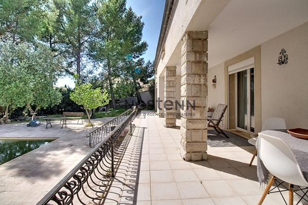 Maison 5 chambres 156 m² sur environ 940 m² de parcelle avec double garage et piscine