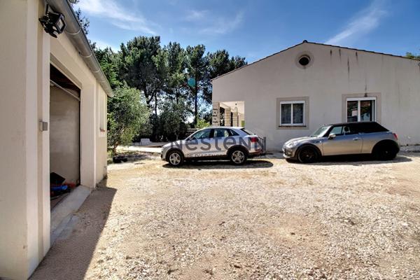 Maison 5 chambres 156 m² sur environ 940 m² de parcelle avec double garage et piscine