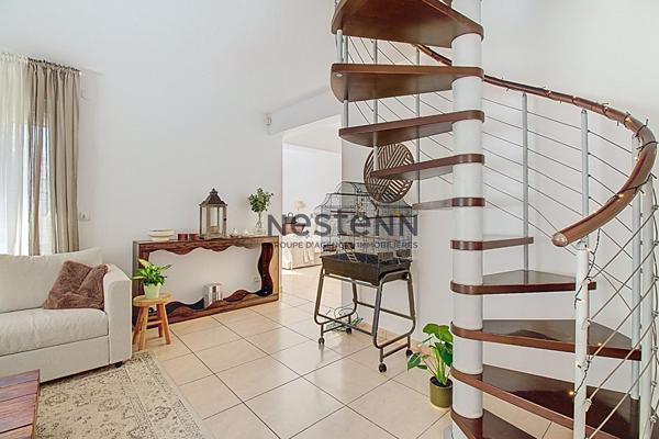 Maison 5 chambres 156 m² sur environ 940 m² de parcelle avec double garage et piscine