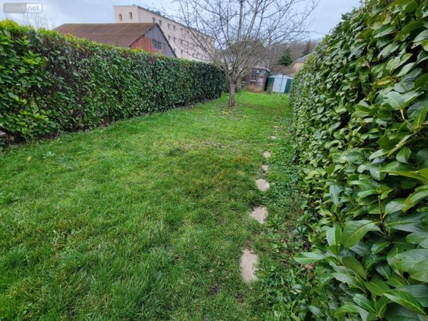 Maison de ville à vendre à Cloyes-les-Trois-Rivières dans l'Eure-et-Loir (28220), ref : JS/636   
Centre ville