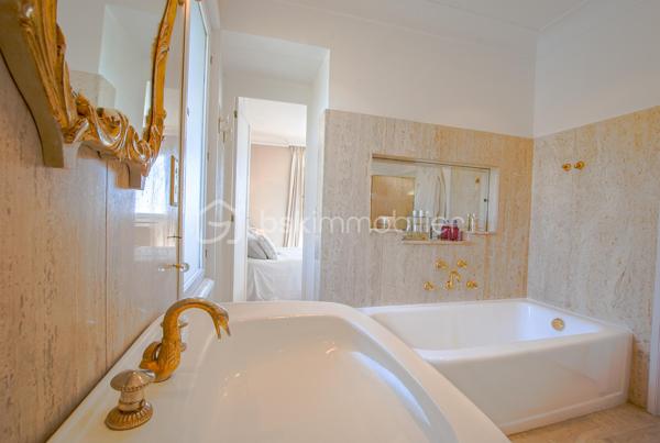 Maison traditionnelle de 319,99 m²