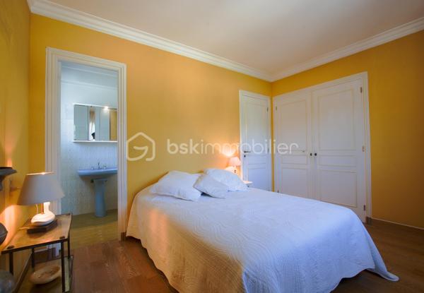 Maison traditionnelle de 319,99 m²