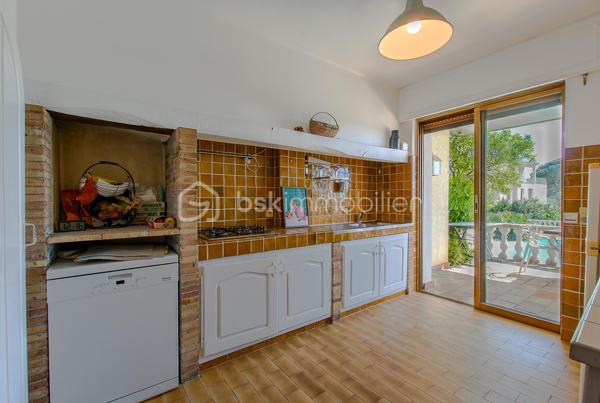 Maison traditionnelle de 319,99 m²