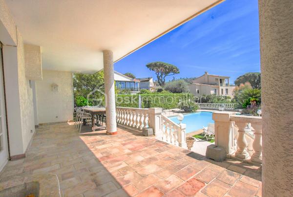 Maison traditionnelle de 319,99 m²