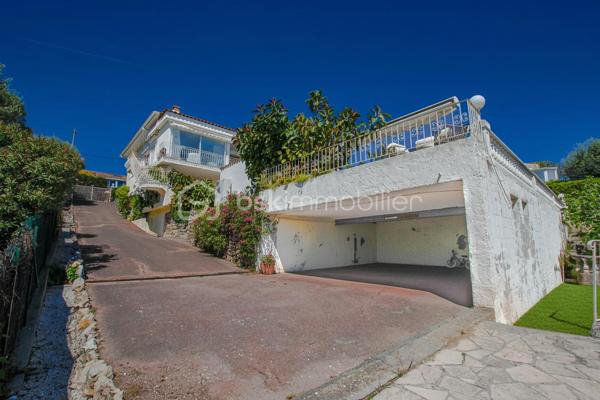 Maison traditionnelle de 319,99 m²