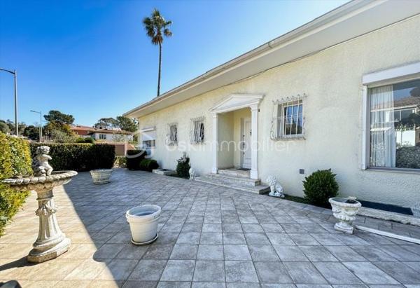 Maison traditionnelle de 319,99 m²