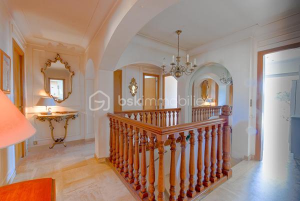 Maison traditionnelle de 319,99 m²