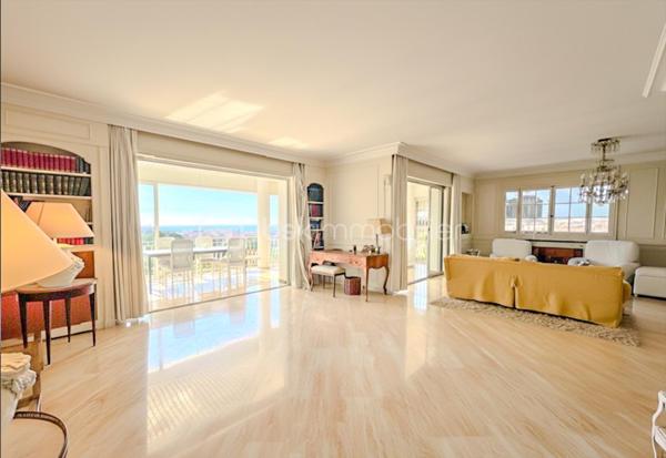 Maison traditionnelle de 319,99 m²