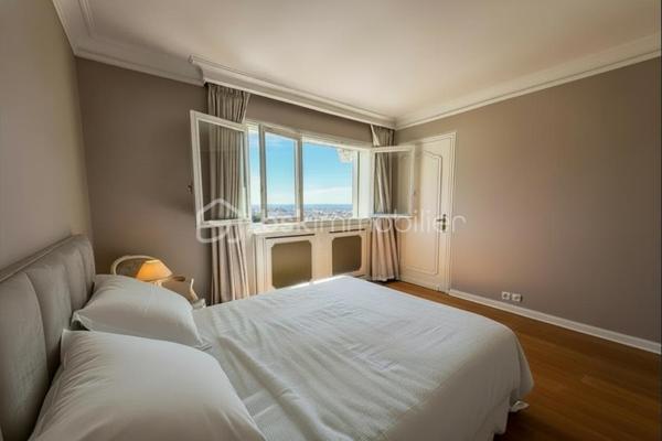 Maison traditionnelle de 319,99 m²