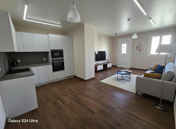 Appartement T3  de 57 m² environ avec  terrasse et une cave
