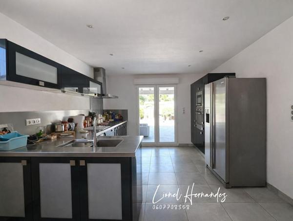 Alès centre : Maison individuelle de 197m² avec 5 chambres et piscine
